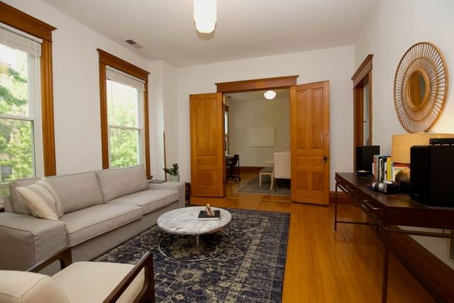 1111 W Roscoe Street 2, Chicago, IL 60657