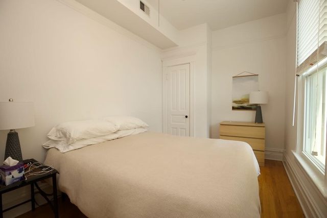 1111 W Roscoe Street 2, Chicago, IL 60657