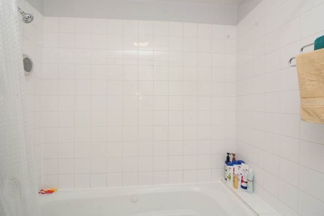 1111 W Roscoe Street 2, Chicago, IL 60657