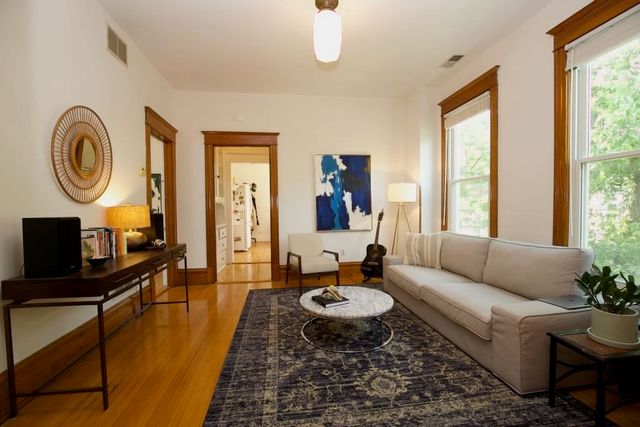 1111 W Roscoe Street 2, Chicago, IL 60657