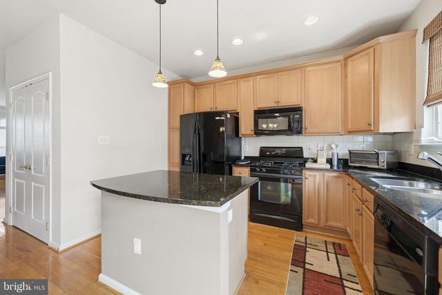 7033 LITTLE THAMES DR, Gainesville, VA 20155