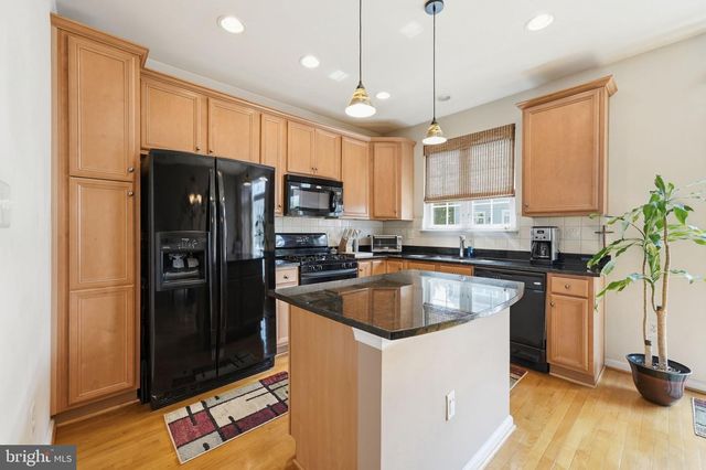 7033 LITTLE THAMES DR, Gainesville, VA 20155