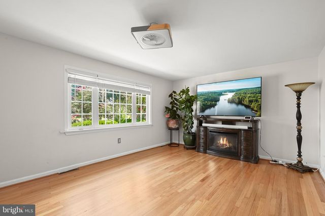 949 OAKDALE CIR, Millersville, MD 21108