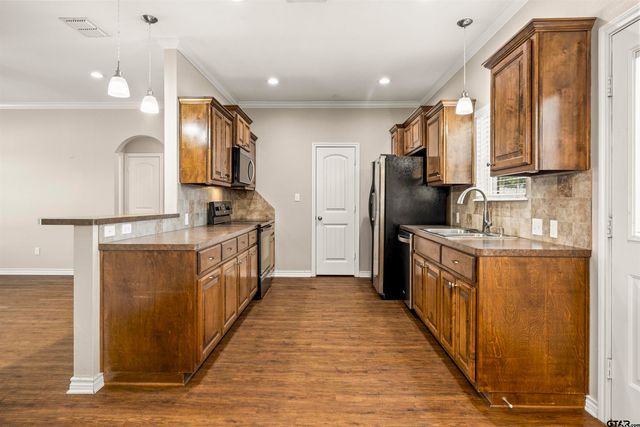 411 Harrell, Chandler, TX 75758