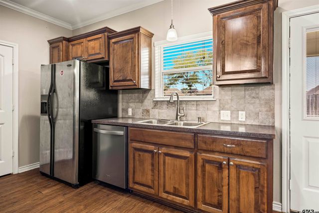 411 Harrell, Chandler, TX 75758