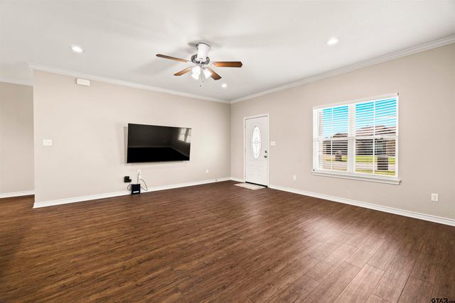 411 Harrell, Chandler, TX 75758
