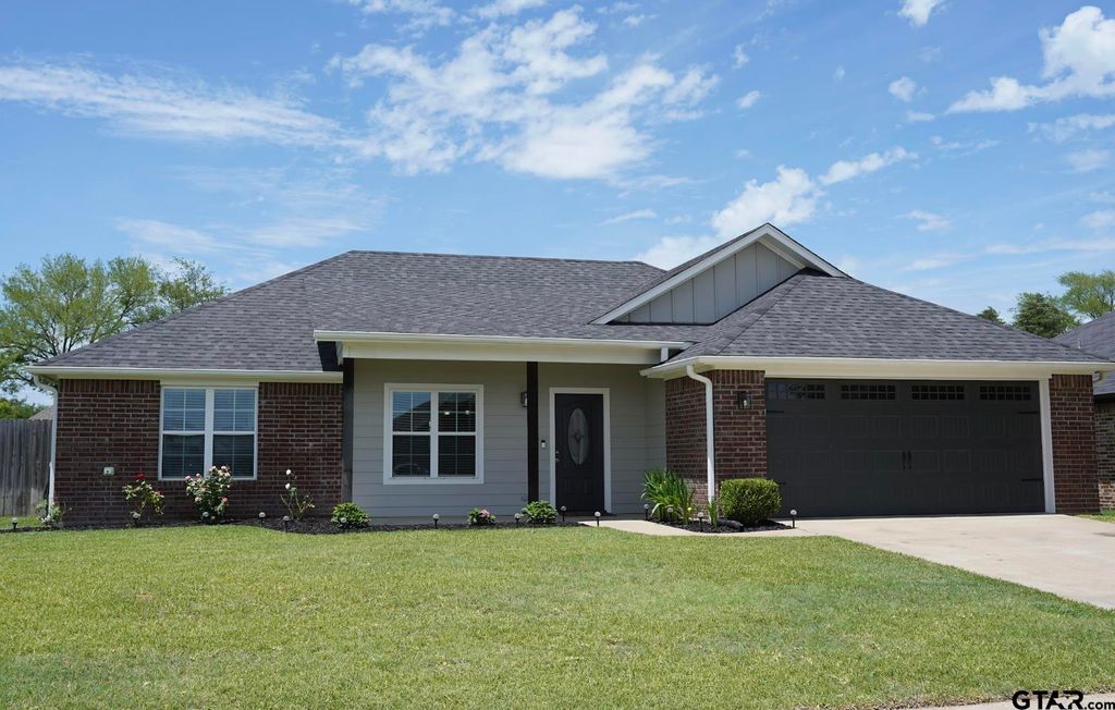 411 Harrell, Chandler, TX 75758