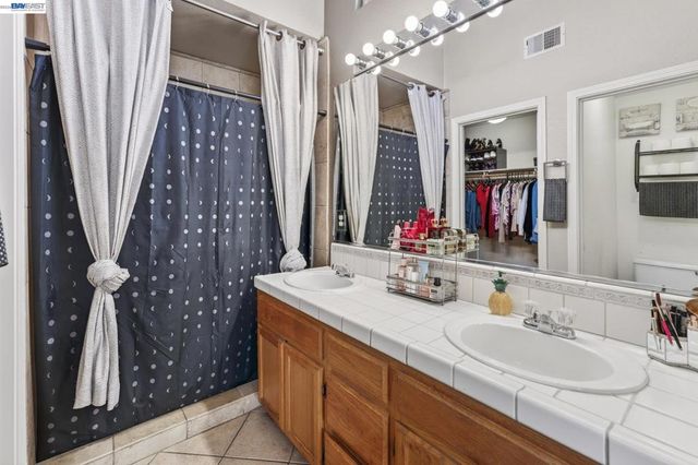 5912 Squire Wells Way, Riverbank, CA 95367