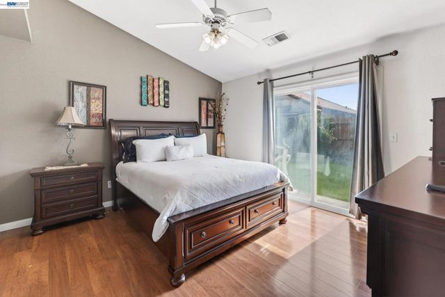 5912 Squire Wells Way, Riverbank, CA 95367