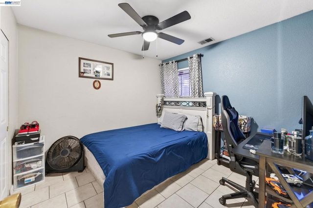 5912 Squire Wells Way, Riverbank, CA 95367