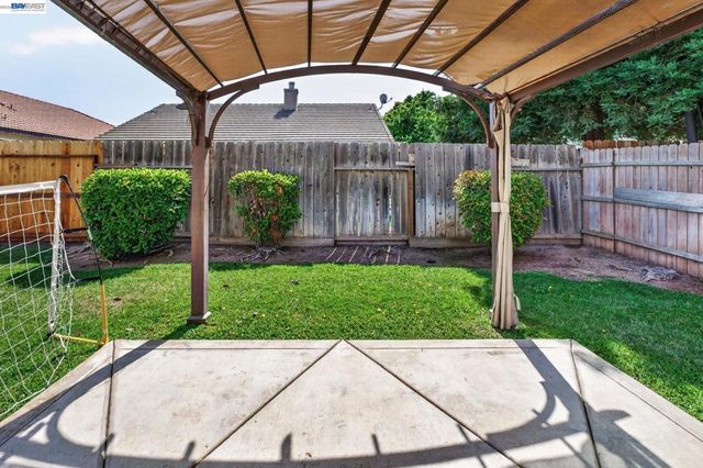 5912 Squire Wells Way, Riverbank, CA 95367
