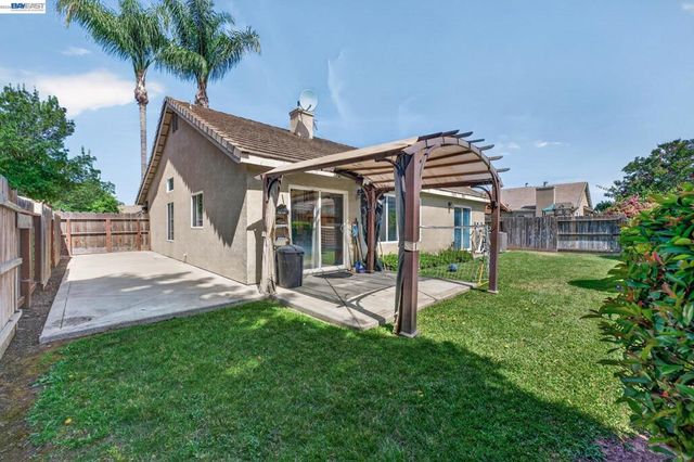 5912 Squire Wells Way, Riverbank, CA 95367