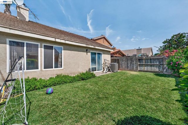 5912 Squire Wells Way, Riverbank, CA 95367