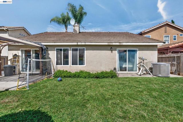 5912 Squire Wells Way, Riverbank, CA 95367
