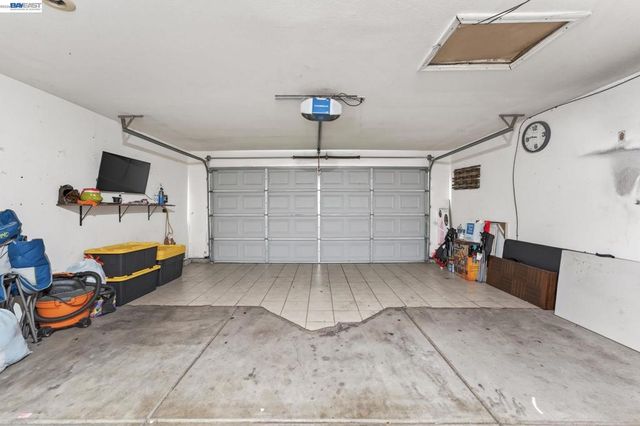 5912 Squire Wells Way, Riverbank, CA 95367