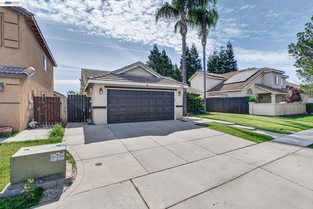 5912 Squire Wells Way, Riverbank, CA 95367