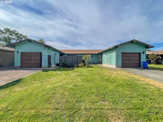 1895 GREEN Ave, Roseburg, OR 97471
