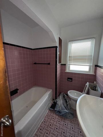 7682 Piedmont Street, Detroit, MI 48228