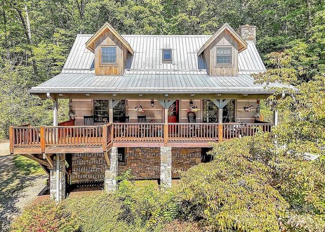 113 Mountain Cove Road, Waynesville, NC 28786