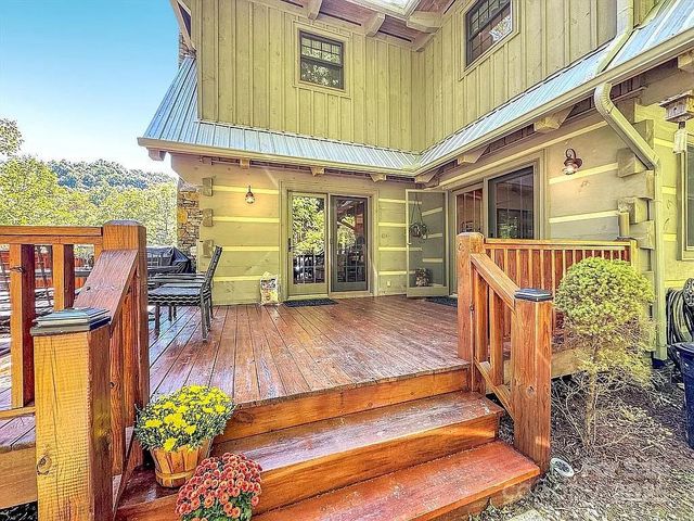 113 Mountain Cove Road, Waynesville, NC 28786