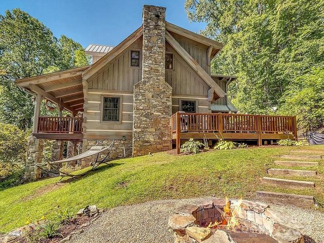 113 Mountain Cove Road, Waynesville, NC 28786