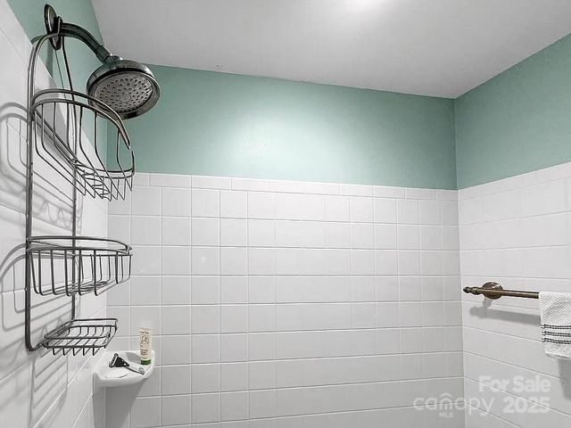 113 Mountain Cove Road, Waynesville, NC 28786