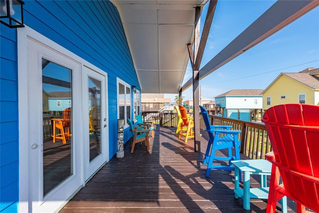 23005 Fresca Street, Galveston, TX 77554