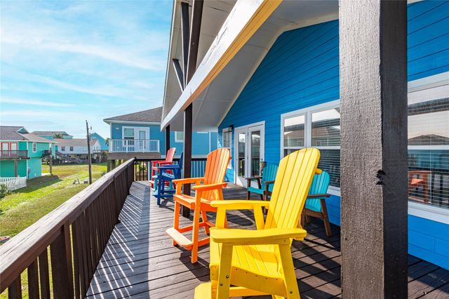 23005 Fresca Street, Galveston, TX 77554