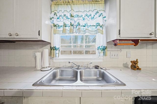 6916 David Avenue, Charlotte, NC 28214