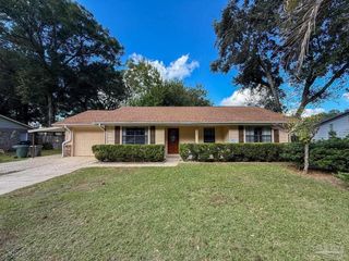 940 Candlestick Dr, Pensacola, FL 32514