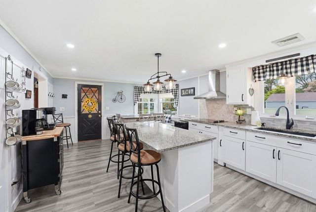 878 Springfield Street, Agawam, MA 01030