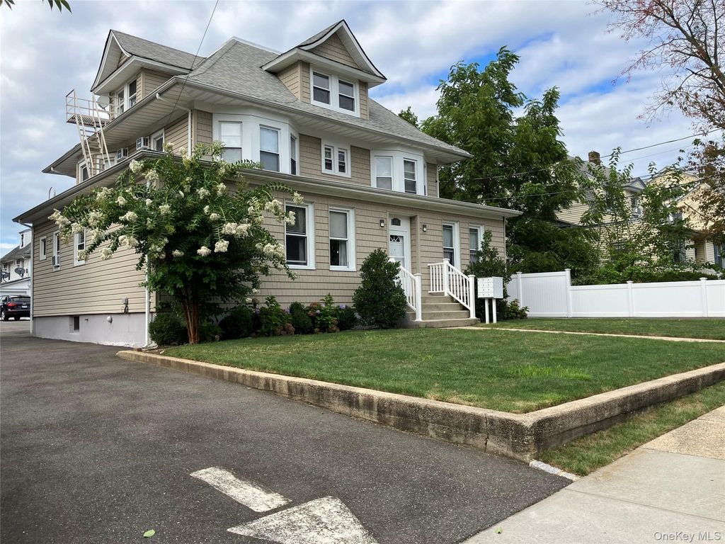 7 Dewey Street Dewey Street 3, Huntington, NY 11743