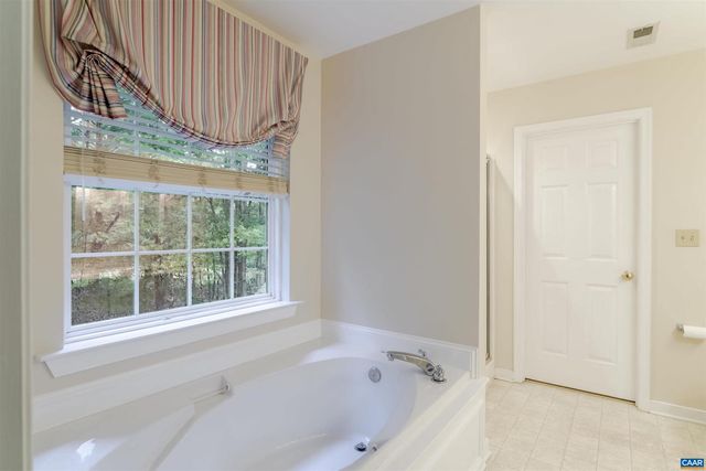 240 OAKMONT DR, Gordonsville, VA 22942