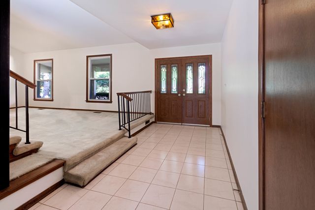 610 Pawnee Lane, Naperville, IL 60563