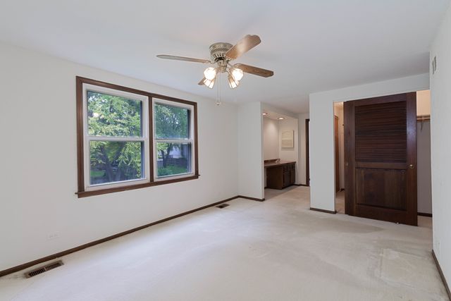 610 Pawnee Lane, Naperville, IL 60563