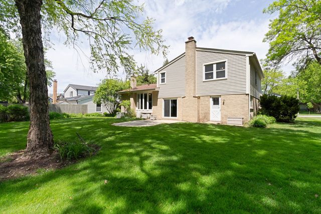 610 Pawnee Lane, Naperville, IL 60563