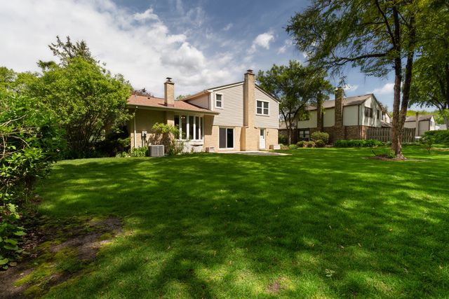 610 Pawnee Lane, Naperville, IL 60563