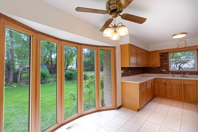 610 Pawnee Lane, Naperville, IL 60563