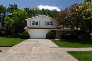 610 Pawnee Lane, Naperville, IL 60563