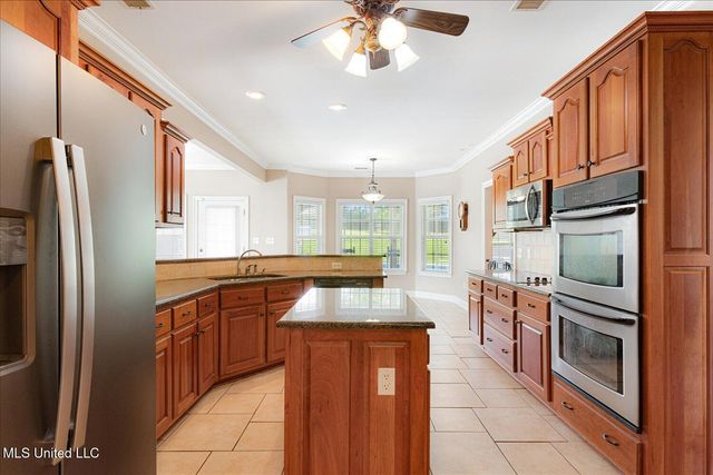 2180 Belmarie Drive, Southaven, MS 38672