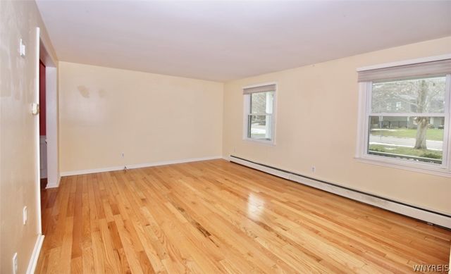 17 Wellington Lane, Orchard Park, NY 14127