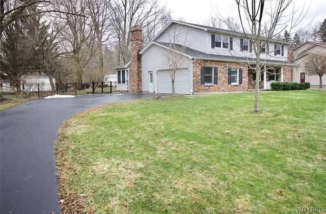 17 Wellington Lane, Orchard Park, NY 14127