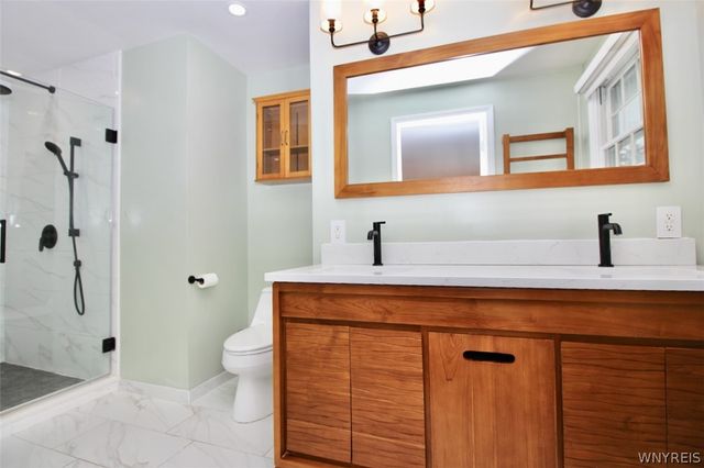 17 Wellington Lane, Orchard Park, NY 14127