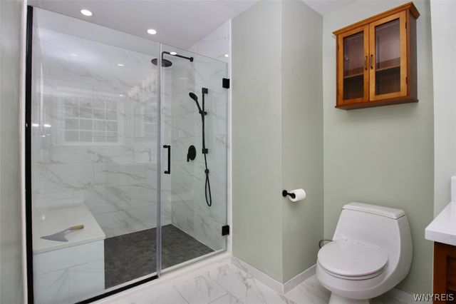 17 Wellington Lane, Orchard Park, NY 14127