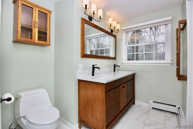 17 Wellington Lane, Orchard Park, NY 14127