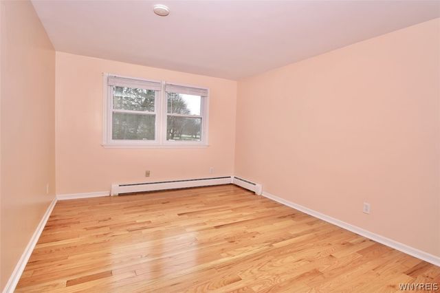 17 Wellington Lane, Orchard Park, NY 14127