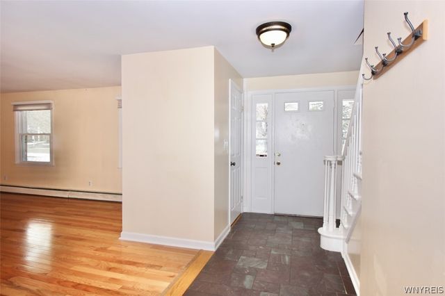 17 Wellington Lane, Orchard Park, NY 14127