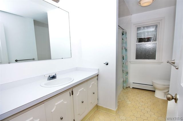 17 Wellington Lane, Orchard Park, NY 14127