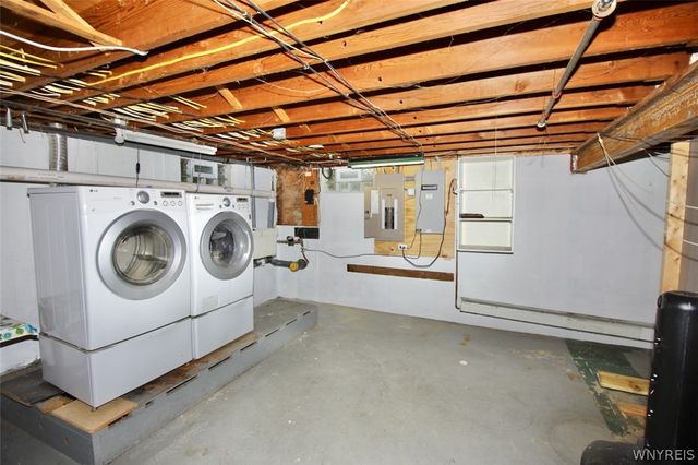 17 Wellington Lane, Orchard Park, NY 14127