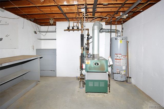 17 Wellington Lane, Orchard Park, NY 14127